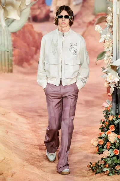 Look 15